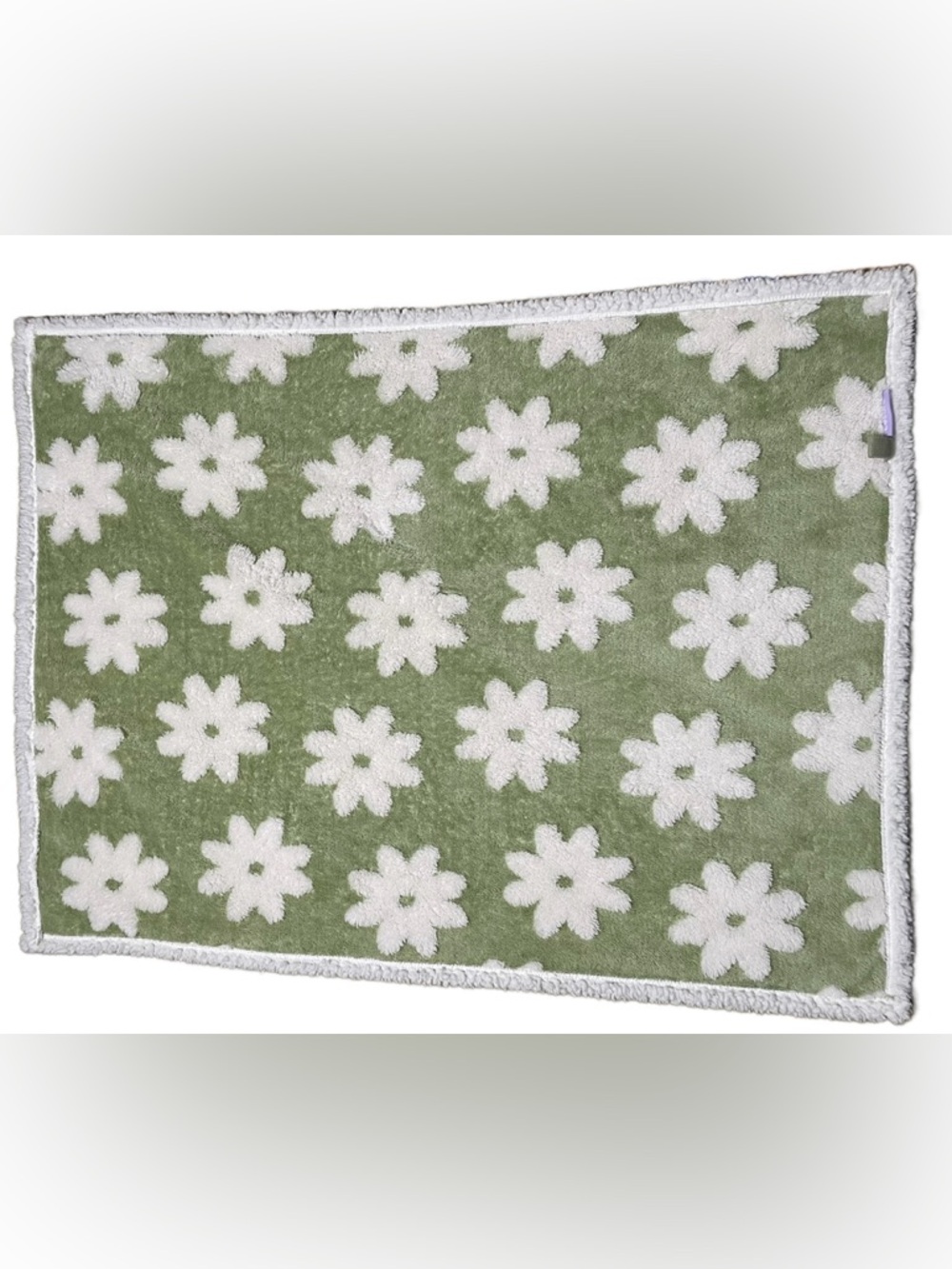 Lesure Green Sherpa Pet Blanket with White Daisies Size: Medium (30”x 40”) - Picture 4 of 15